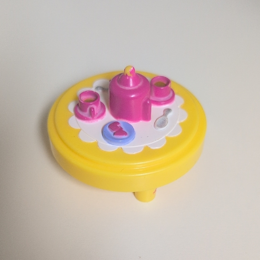 ๐ฉต3/$20๐ฉต Fisher Price Little People Yellow Tea Party Table Toy Replacement